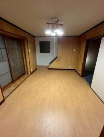 利回り14％！和泉中央駅徒歩圏 リフォーム済み戸建の洋室