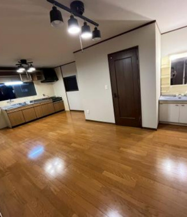 利回り14％！和泉中央駅徒歩圏 リフォーム済み戸建の居間・リビング