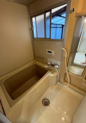 利回り14％！和泉中央駅徒歩圏 リフォーム済み戸建の浴室