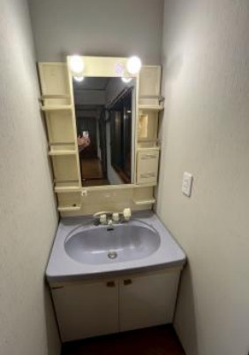 利回り14％！和泉中央駅徒歩圏 リフォーム済み戸建の独立洗面台