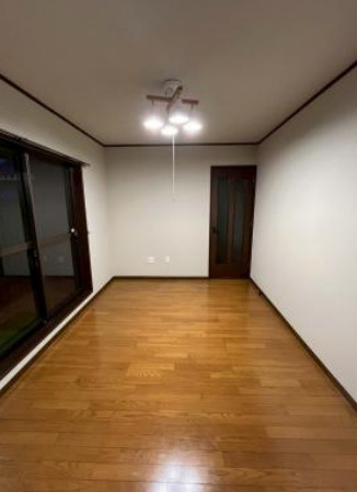 利回り14％！和泉中央駅徒歩圏 リフォーム済み戸建の洋室