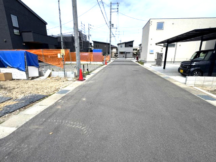 泉南市男里７丁目新築住宅1号棟の前面道路含む現地写真