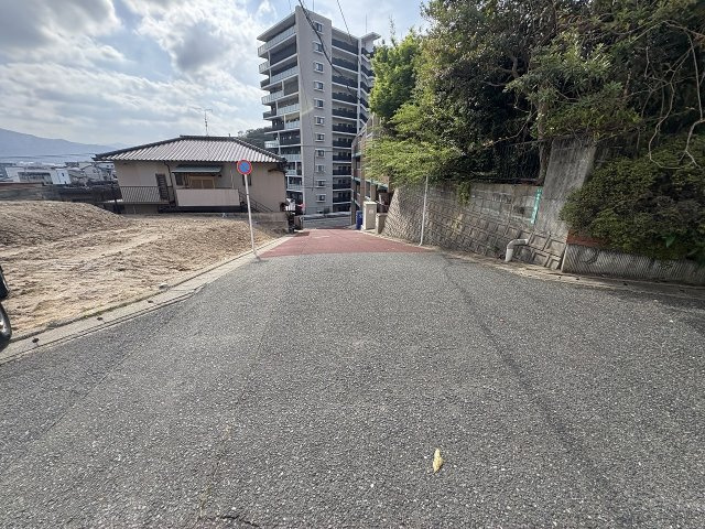 【その他】 | 福岡市南区寺塚2丁目25-1期　1号棟（全3棟）【仲介手数料無料・0円】 | 現地写真。前面道路です。