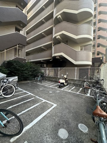 ウインステージ平尾の駐車場