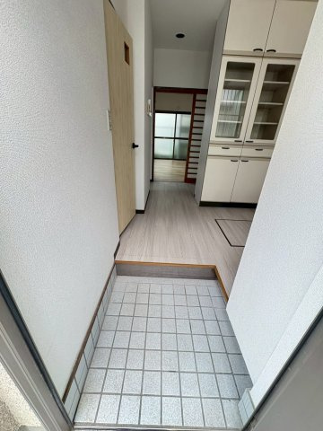 上大市4丁目貸家の玄関