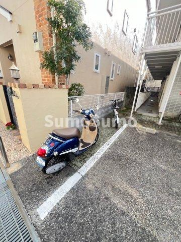 シティライフ岡本の駐車場