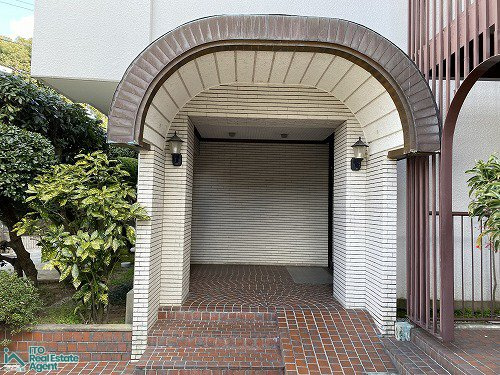 白川セントラルハイツのエントランス