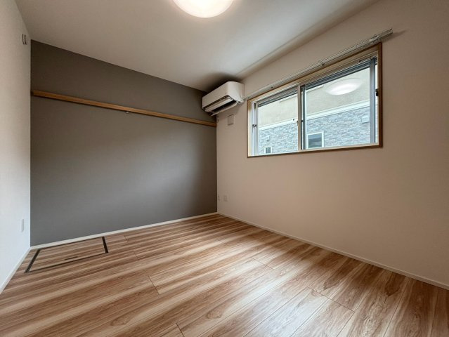 府中市栄町２丁目のアパートの居間・リビング