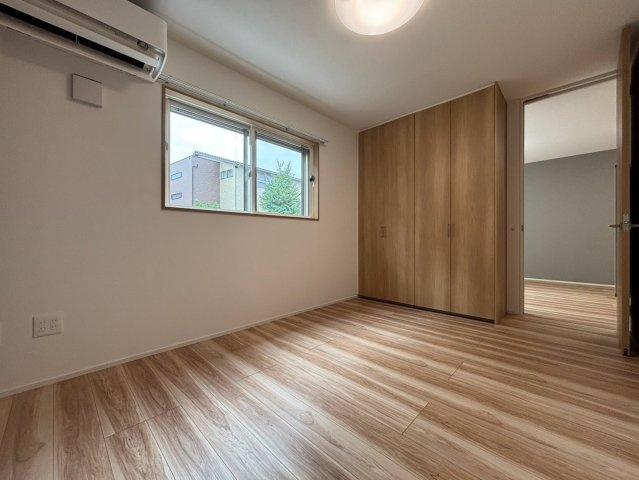 府中市栄町２丁目のアパートの居間・リビング