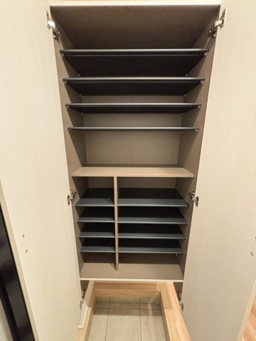 府中市栄町２丁目のアパートの収納
