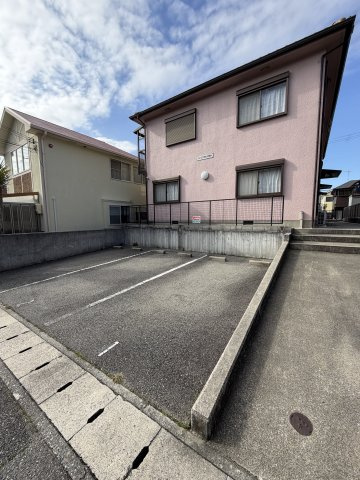 ハイツ森本の駐車場