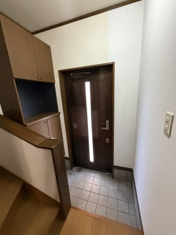 ハイツ森本の玄関