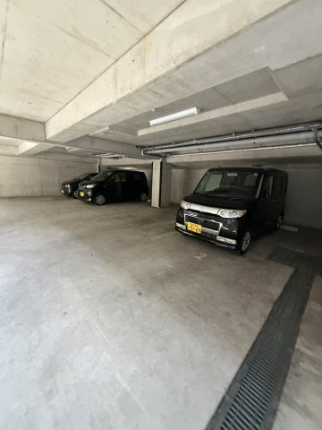 クラージュ大手の駐車場