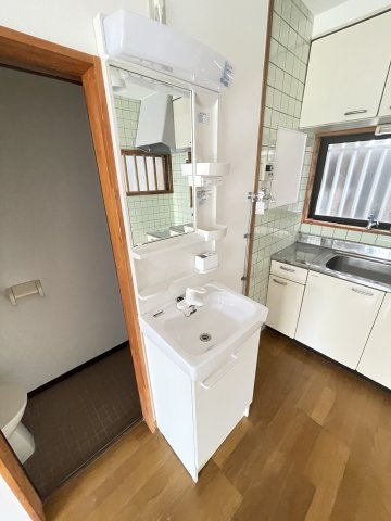 吾妻通６丁目貸家の洗面所