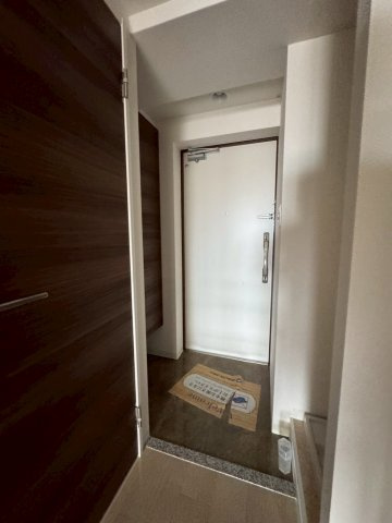 Luxe神戸WESTの玄関