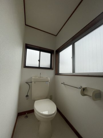 上細沢戸建てのトイレ