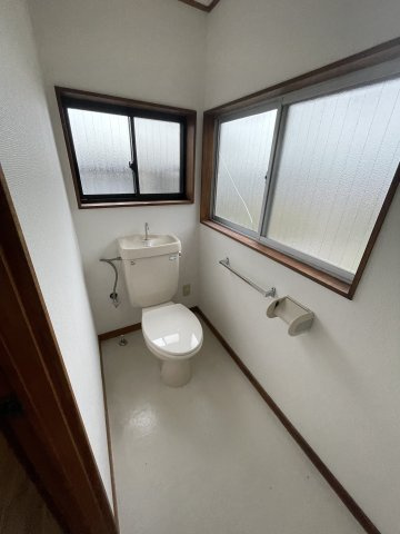 上細沢戸建てのトイレ