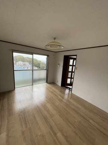 上細沢戸建ての居間・リビング