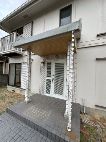 潮見町一戸建てのエントランス