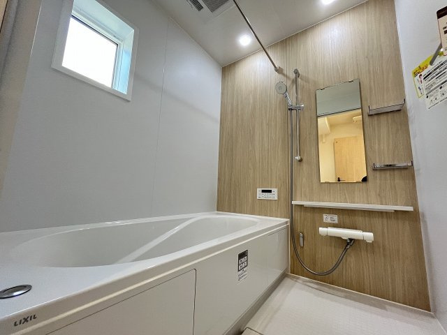 【浴室】 | 福岡市南区寺塚2丁目1期　3号棟（全3棟）【仲介手数料無料・0円】 | 施工例。浴室です。施工例は完成時と異なる場合があります。