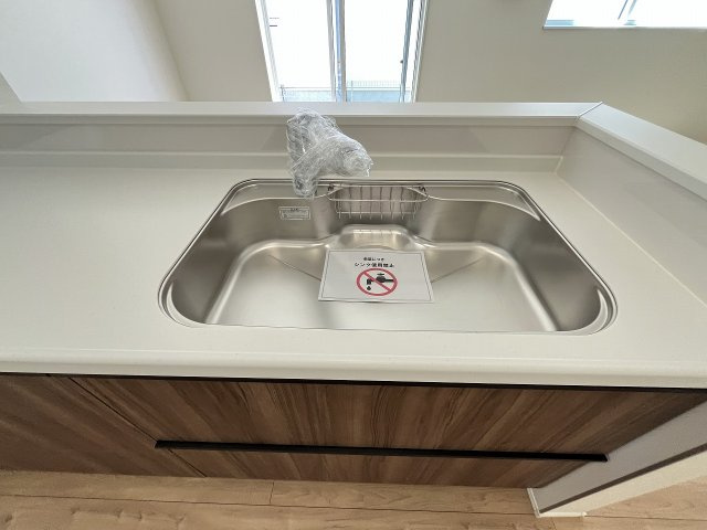 【キッチン】 | 福岡市南区寺塚2丁目1期　3号棟（全3棟）【仲介手数料無料・0円】 | 施工例。施工例は完成時と異なる場合があります。