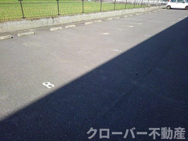 レオパレスＹＯＵＴＯの駐車場