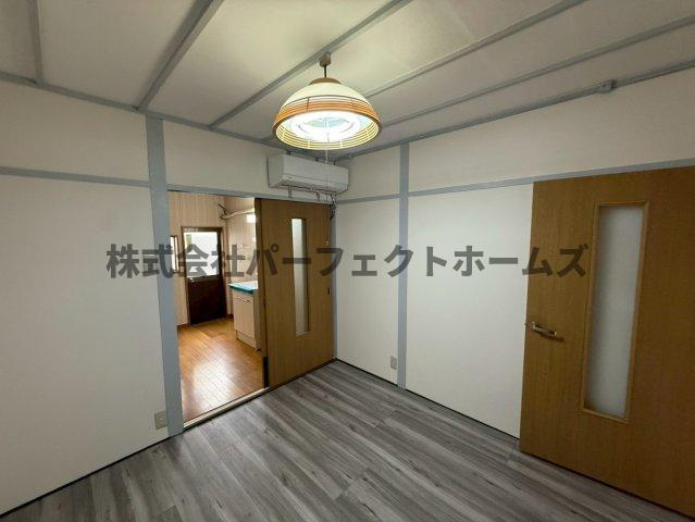 楠根南町テラスハウス　賃貸の洋室|広々とした洋室です
