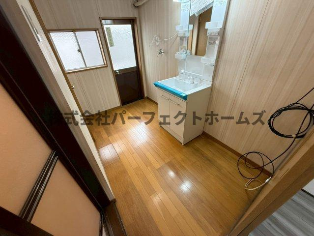 楠根南町テラスハウス　賃貸の洗面所|使いやすい洗面所です