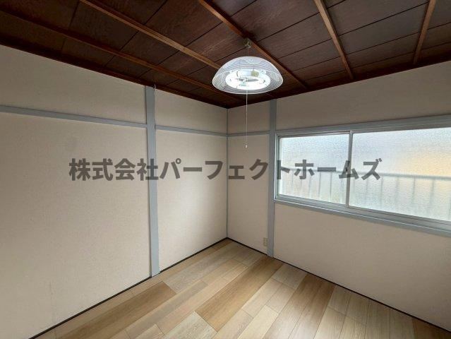 楠根南町テラスハウス　賃貸の洋室|使い勝手のいい洋室です