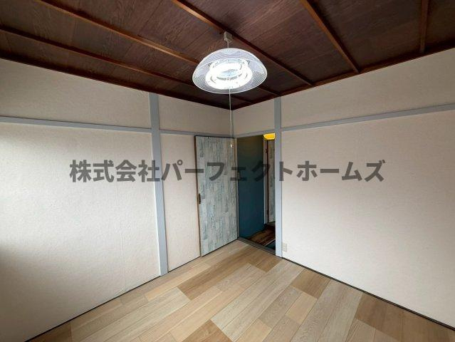 楠根南町テラスハウス　賃貸の洋室|落ち着いた色調の洋室です