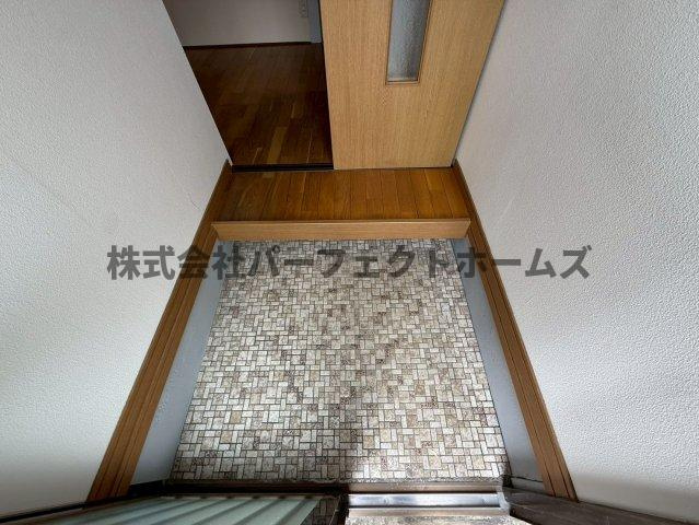 楠根南町テラスハウス　賃貸の玄関|シンプルで使いやすい玄関です