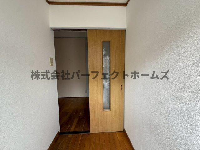 楠根南町テラスハウス　賃貸の内装|明るい室内です