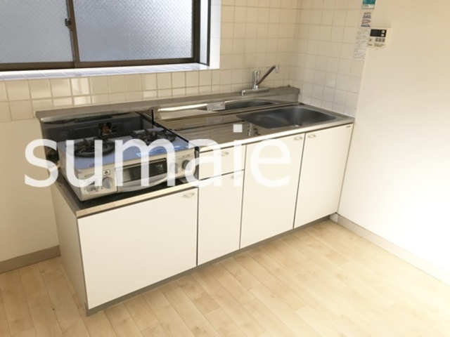 加藤マンションのキッチン|ワンレバー式混合水栓キッチン。