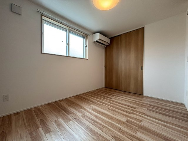 府中市栄町２丁目のアパートの居間・リビング