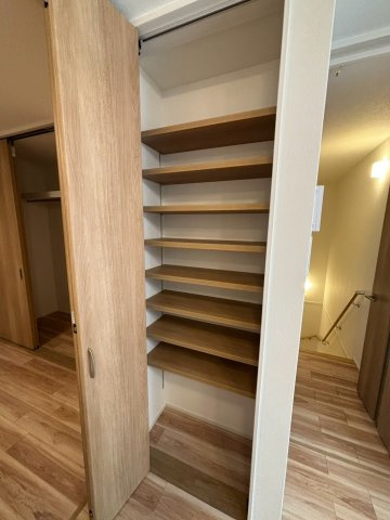 府中市栄町２丁目のアパートの収納