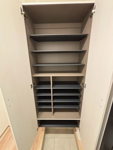 府中市栄町２丁目のアパートの収納