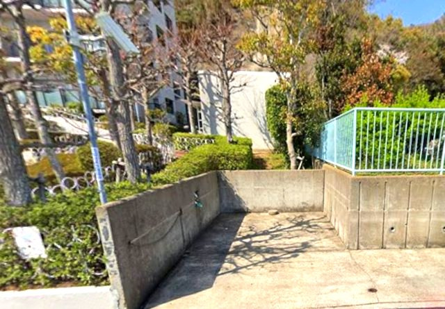 コープ野村高取台のその他共用部分|エレベーターも2基あるので、お買い物の帰り、大きい荷物の搬入、ゴミ捨てなども楽に生活ができます。

