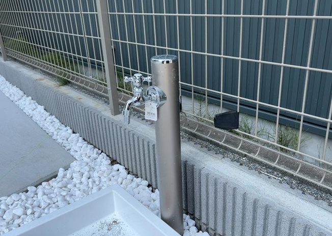 【設備】 | 敷地内には、散水栓や立水栓があります。水道水を直接利用できるため、水を運ぶ手間を省くことが出来ます。大量の水を必要とする洗車作業や清掃などに役立ちます。その他設備とあわせて、現地でご確認ください。