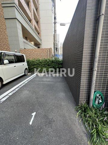 ハイフェンス京橋の駐車場