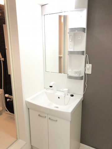 【賃貸アパート】プラウドシャトー若葉の独立洗面台|独立洗面台です
