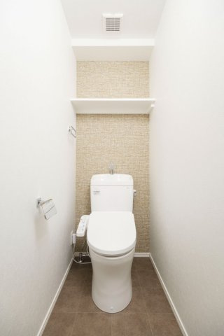 エンクレスト博多駅南GRACEのトイレ|落ち着いた色調のトイレです