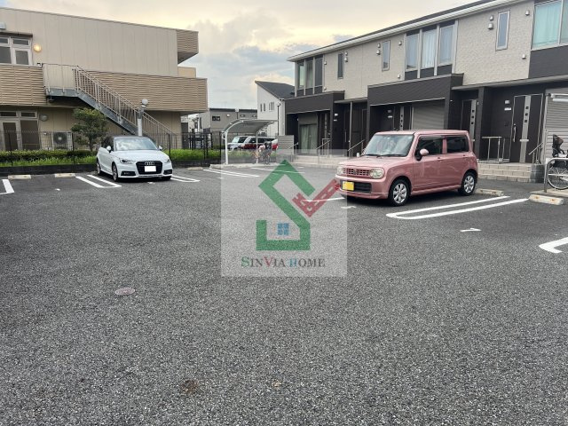 アンファーストの駐車場