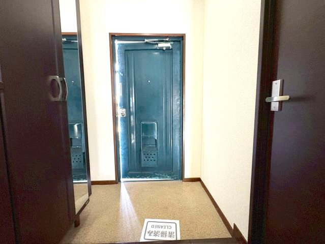 グローバル伸和の玄関