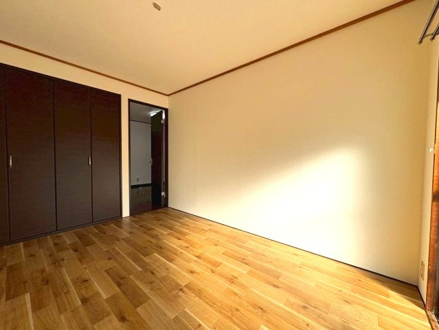 グローバル伸和の洋室