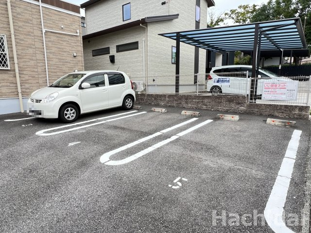 ラフレシール・Ｏの駐車場