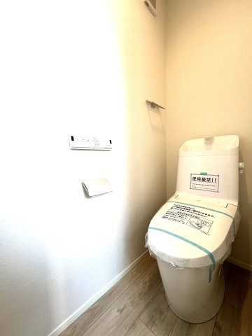 ◆川口市仲町５期のトイレ|トイレはウォシュレット付きで、室内に窓もありますので、明るく換気もばっちりです