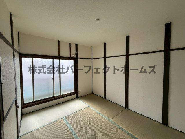池田西町テラスハウス　賃貸の和室|和室、ちょっとしたくつろぎスペースにいかがでしょうか
