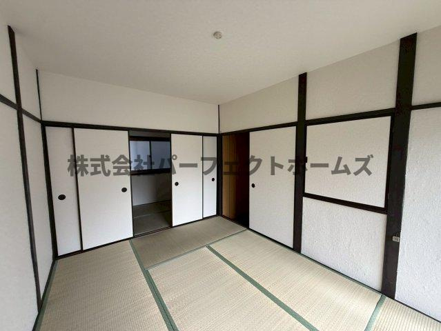 池田西町テラスハウス　賃貸の和室|い草の香りが落ち着く素敵な和室です