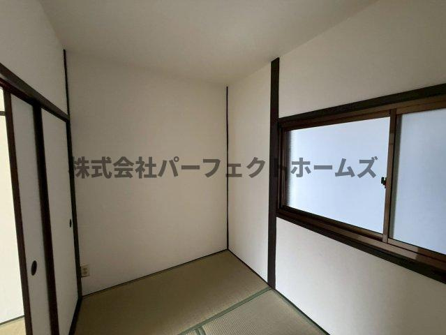 池田西町テラスハウス　賃貸の和室|和室、ちょっとしたくつろぎスペースにいかがでしょうか