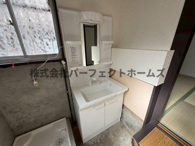 池田西町テラスハウス　賃貸の独立洗面台|朝の支度にも助かる、独立の洗髪洗面化粧台